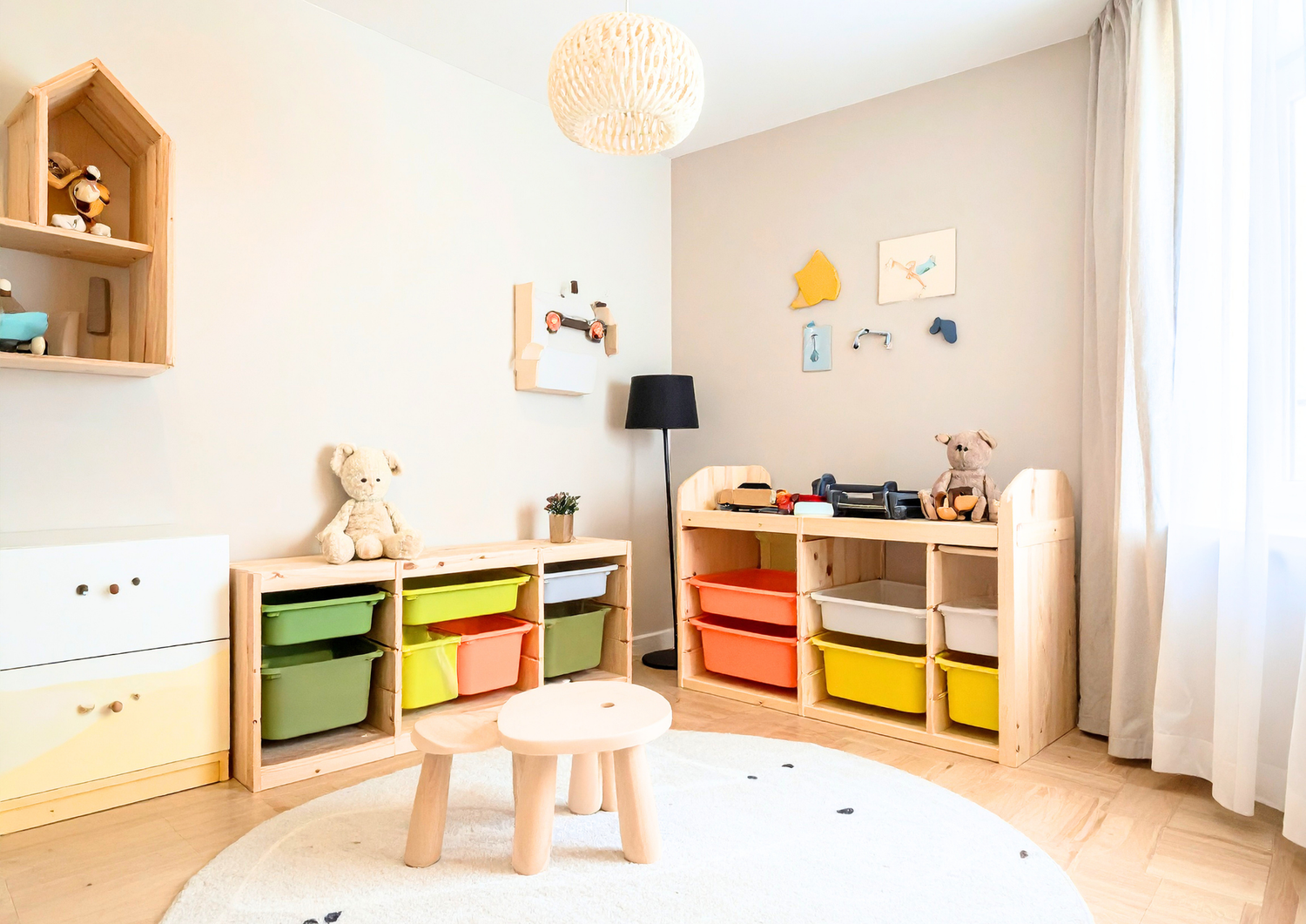 おもちゃがすっきり収納された子ども部屋
