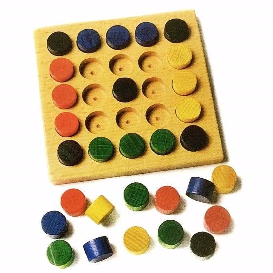 デュシマ社（ドイツ）のステッキ遊び5×5。棒を並べて模様や形を作る知育あそび。